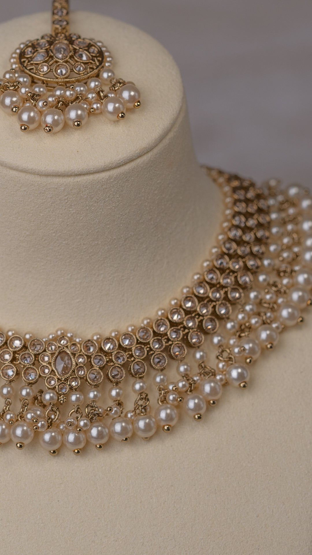 Vanya Necklace Set